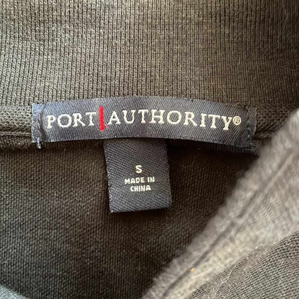 Resort embroidery ; Black collar shirt l Anthony’s key resort - Picture 5 of 6